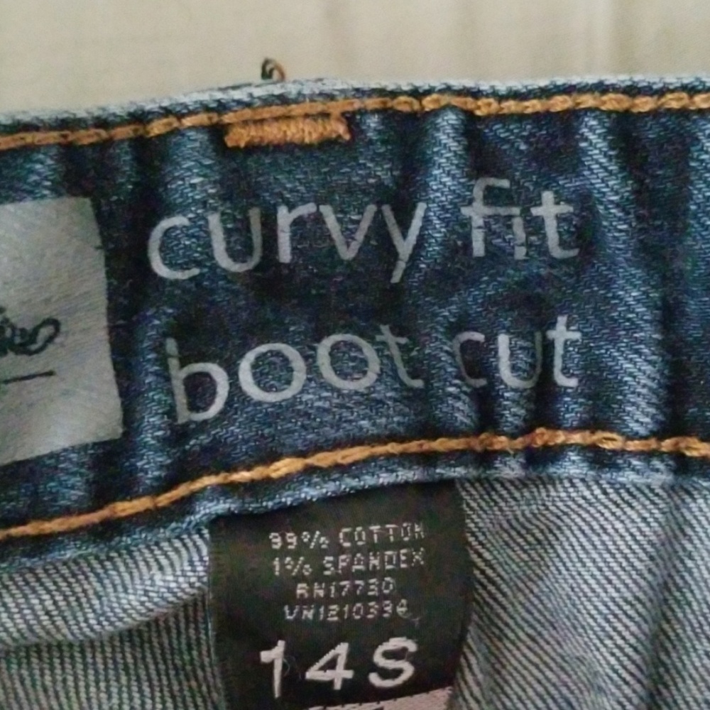 Mossimo curvy fit bootcut midrise jeans - Picture 4 of 5